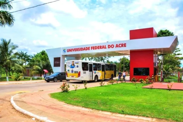 Professores da Ufac aderem à paralisação nacional no dia 5