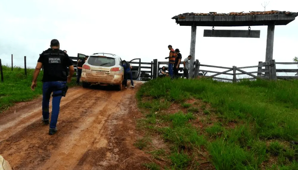 Polícia prende três e apreende dois carros em ramais do interior do Acre