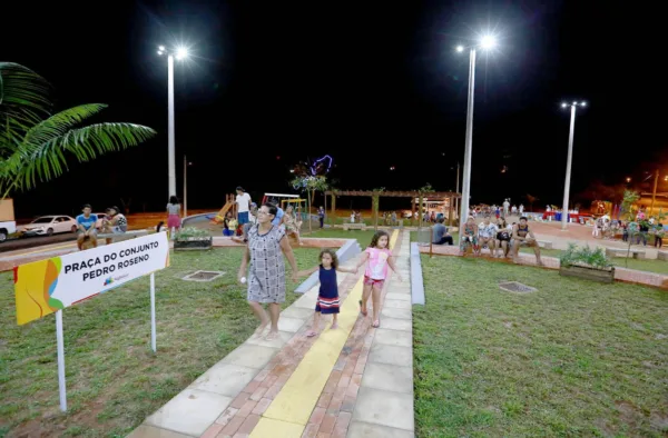 Prefeitura inaugura Praça José Amaro no conjunto Pedro Roseno