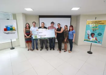 Ganhadores recebem premiação do 1º sorteio do programa Nota Premiada