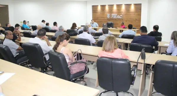 Na Fieac, ex-presidente do Ipea fala de “Cenários Econômicos” e defende fortalecimento industrial