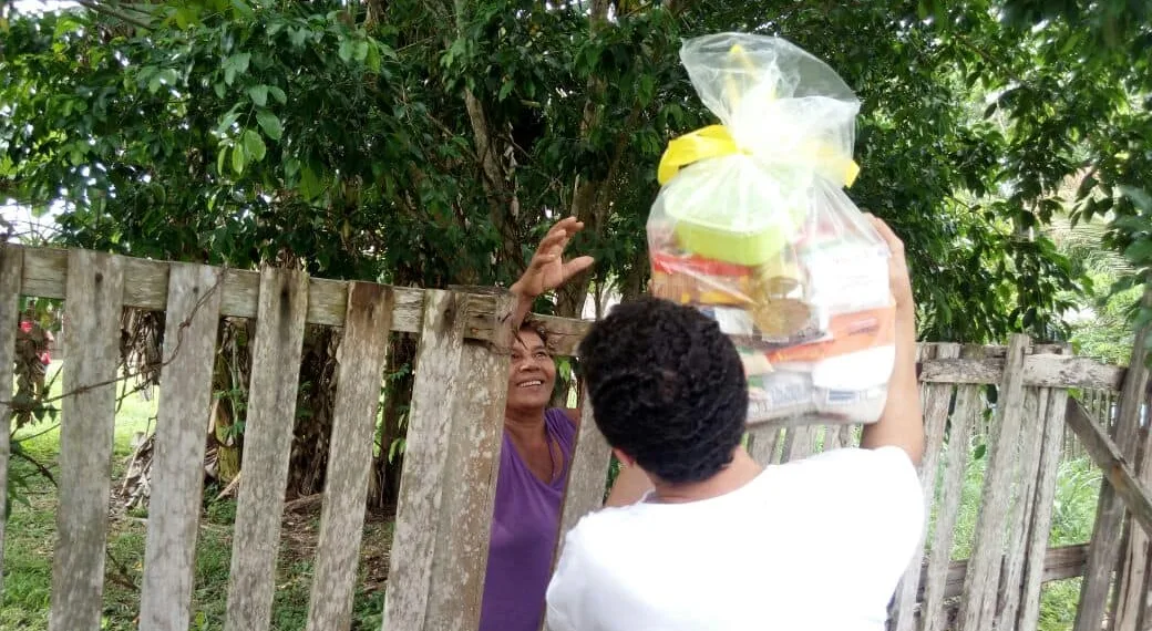 Projeto Criança Feliz entrega cestas básicas para 200 famílias de bairros carentes da Capital