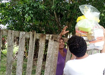 Projeto Criança Feliz entrega cestas básicas para 200 famílias de bairros carentes da Capital