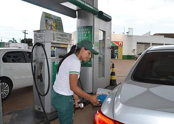 Preço da gasolina sobe pela sétima semana consecutiva; diesel deve reduzir