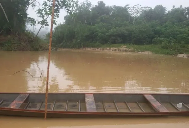 Bombeiros não acham jovem que caiu em igarapé após canoa virar