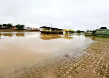 Rio Acre continua subindo e pode transbordar neste fim de semana