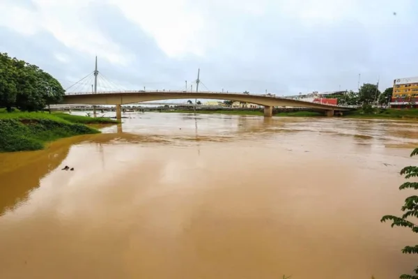 Rio Acre sobe quase um metro em 24h e Defesa Civil segue monitorando