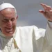 Pope Francis waves after leading his weekly general audience at St. Peter's Square at the Vatican June 11, 2014.  REUTERS/Giampiero Sposito  (VATICAN - Tags: RELIGION)