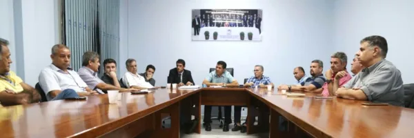 Rio Acre passa dos 12 metros e boxes já são instalados no Parque de Exposição 11 Rio Acre passa dos 12 metros e boxes já são instalados no Parque de Exposição