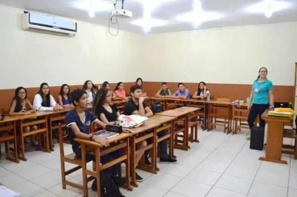Centro de Estudo de Línguas abre mais de 1.000 vagas para cursos de idiomas em Rio Branco