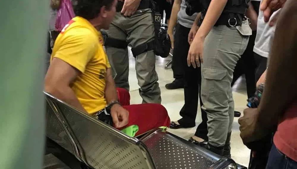 Ambulante foi algemado e levado à delegacia (Foto Cirlene França/ Arquivo pessoal)
