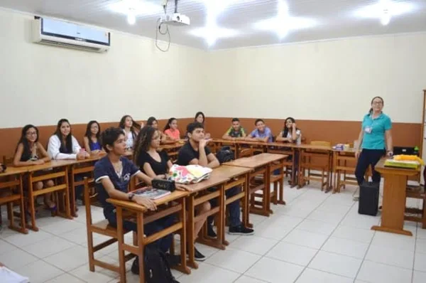 Processo seletivo com mil vagas para o Centro de Estudo de Línguas abre nesta segunda, 29