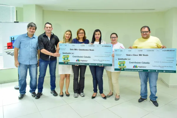 Prefeitura entrega prêmios do terceiro sorteio do Programa Nota Premiada