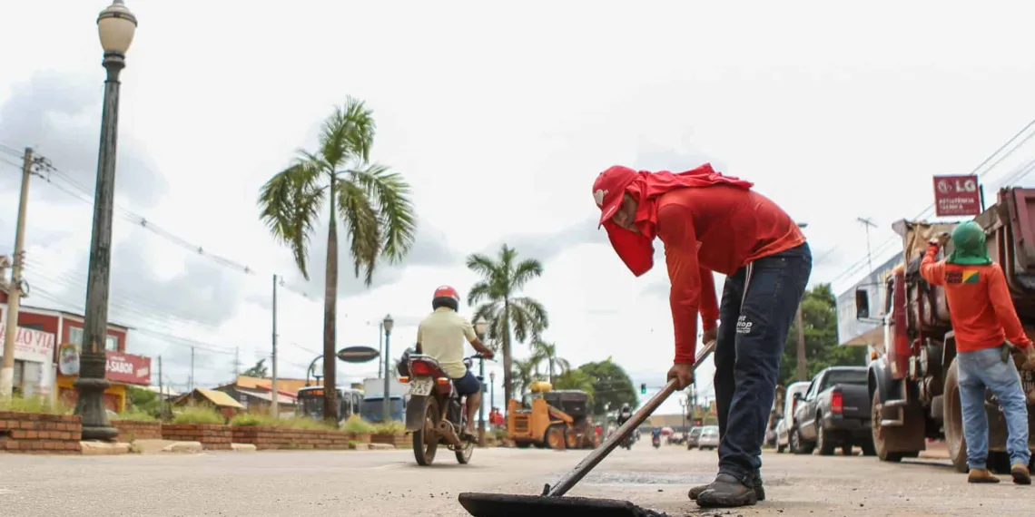 Deracre inicia nova etapa da operação tapa-buraco na Via Chico Mendes