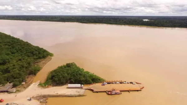 Rio Acre passa dos 12 metros e boxes já são instalados no Parque de Exposição 13 Rio Acre passa dos 12 metros e boxes já são instalados no Parque de Exposição