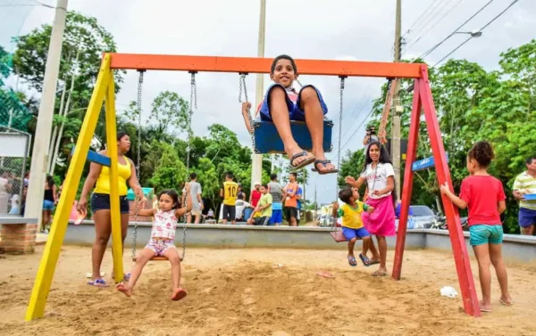 Moradores do Santa Inês recebem praça com quadra construída pela Prefeitura de Rio Branco