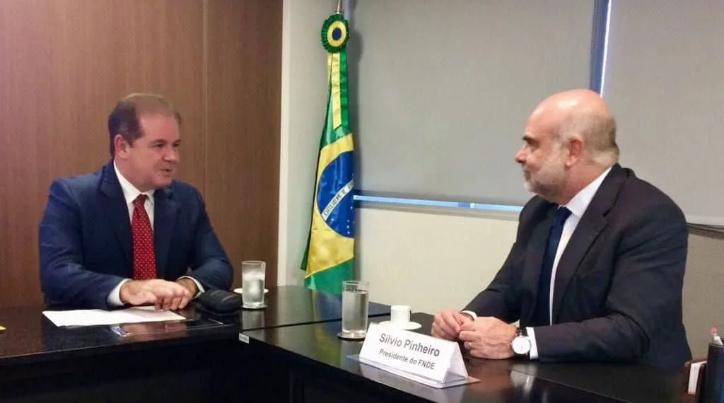 Tião Viana se reúne com o presidente FNDE para liberação de recursos