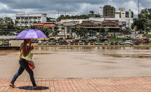 Rio Acre fecha a tarde de quarta em 12 metros, e segue baixando