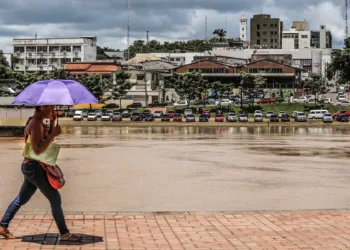 Rio Acre fecha a tarde de quarta em 12 metros, e segue baixando