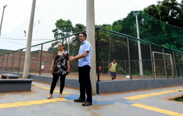 Prefeito vistoria obra da quadra e praça do Santa Inês que será entregue na próxima semana 1 Prefeito vistoria obra da quadra e praça do Santa Inês que será entregue na próxima semana