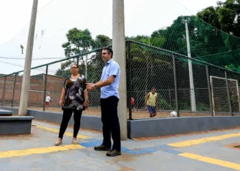Prefeito vistoria obra da quadra e praça do Santa Inês que será entregue na próxima semana
