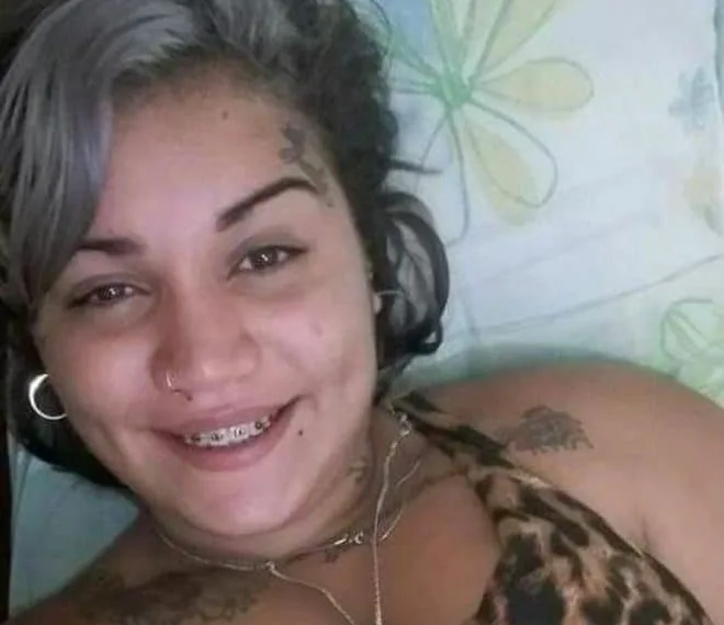 Déborah Bessa, 19 anos, foi brutalmente assassinada a golpes de terçado (Arquivo Pessoal)