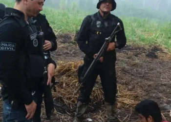 Polícia Civil prende foragidos da justiça com três armas de fogo em Sena Madureira