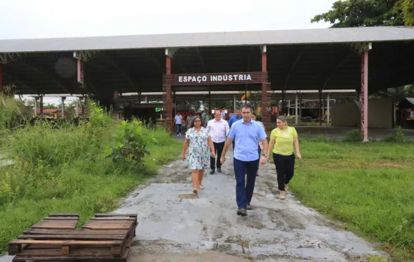 Rio Acre passa dos 12 metros e boxes já são instalados no Parque de Exposição 9 Rio Acre passa dos 12 metros e boxes já são instalados no Parque de Exposição