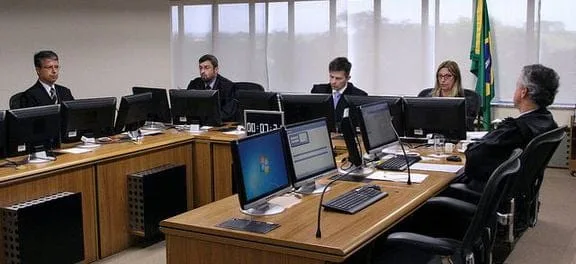 TRF condena Lula em segunda instância e aumenta pena de 9 para 12 anos