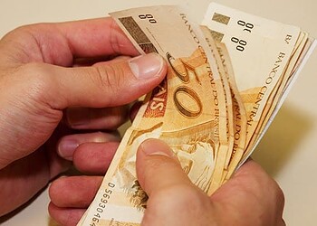 Governo nega possíveis atrasos no salário dos servidores públicos e quita pagamento dos estagiários