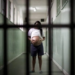 Mulheres grávidas ou com filhos pequenos serão transferidas para a prisão domiciliar