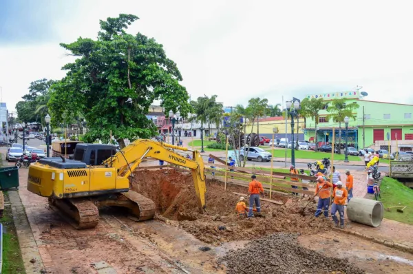 Prefeitura executa serviços de manutenção viária e drenagem após enxurrada