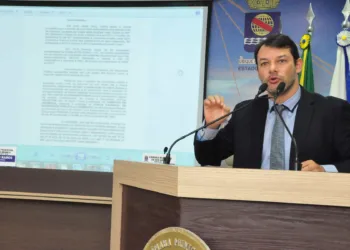 Roberto Duarte apresenta proposta para incluir Ensino Financeiro nas escolas públicas municipais