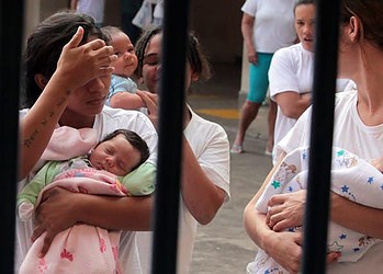 Após decisão do STF, prisão domiciliar pode ser concedida a 10 detentas que estão grávidas ou lactantes no Acre