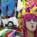 Carnaval anima também o comércio que oferece vários itens para compor o visual do folião acreano