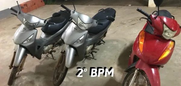 Polícia Militar apreende dois adolescentes com arma de fogo e três motos roubadas no 2° Distrito