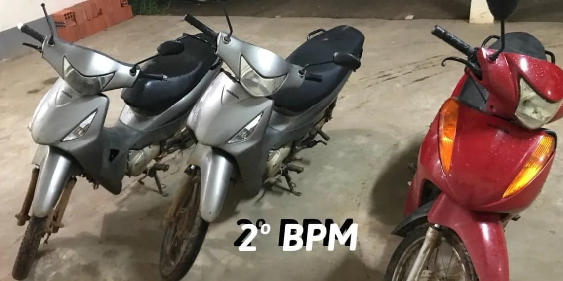 Polícia Militar apreende dois adolescentes com arma de fogo e três motos roubadas no 2° Distrito