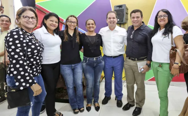 Tião Viana fortalece educação com novos equipamentos