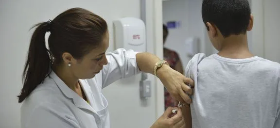 São Paulo - Campanha de vacinação contra febre amarela na Unidade Básica de Saúde Gleba do Pêssego, em Itaquera (Rovena Rosa/Agência Brasil)