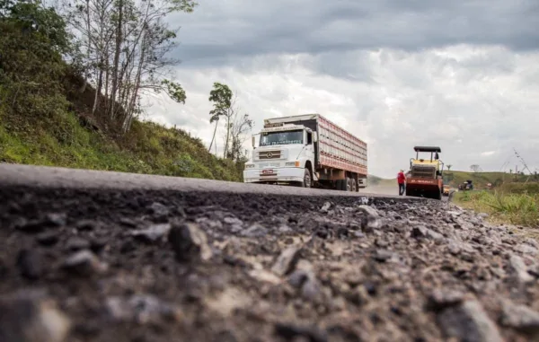 Fieac coordena caravana para vistoriar obras de recuperação da BR-364