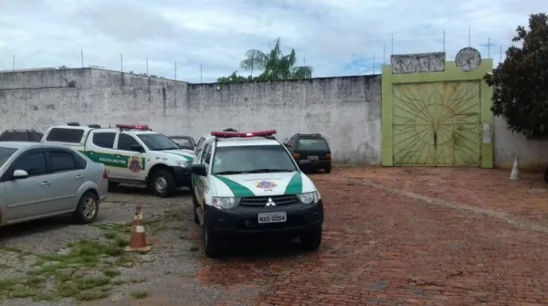 Adolescentes empurram educadores e fogem de centro socioeducativo na Capital