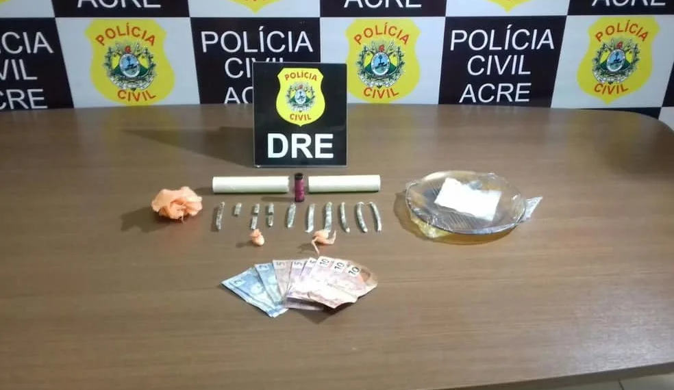 Família é presa suspeita de vender drogas próximo de escolas em Rio Branco