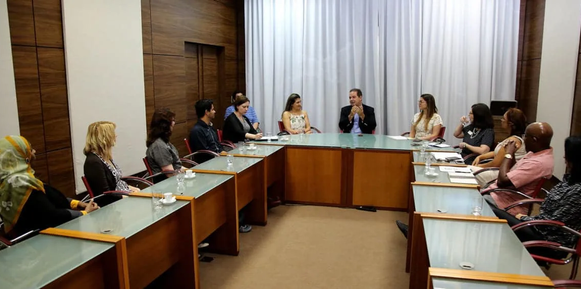 Tião Viana se reúne com coordenadores de instituto estadunidense para intercâmbios no Acre
