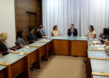 Tião Viana se reúne com coordenadores de instituto estadunidense para intercâmbios no Acre