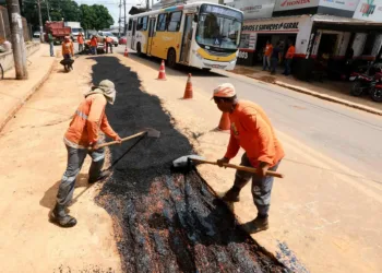 Prefeitura mantém nove equipes atuando com manutenção nas vias estruturantes, corredores de ônibus e acessos a escolas na Capital