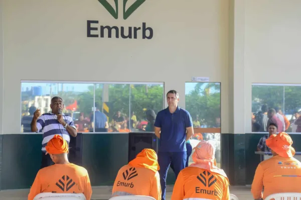 Marcus Alexandre se reúne com servidores da Emurb para planejar ações e comemorar avanços