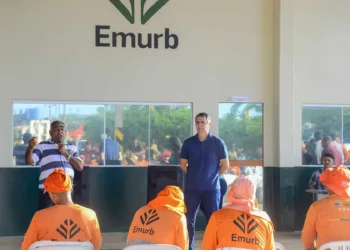 Marcus Alexandre se reúne com servidores da Emurb para planejar ações e comemorar avanços