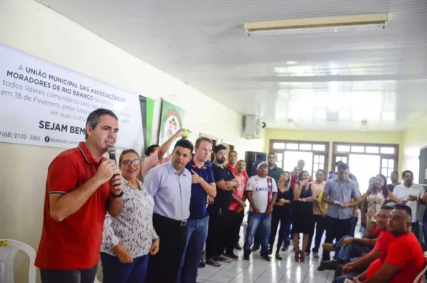 Líderes comunitários homenageiam prefeito Marcus Alexandre