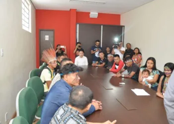 Lideranças indígenas visitam Câmara Municipal de Rio Branco
