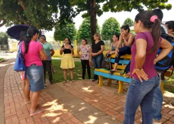 Depois da pressão, prefeito de Capixaba aceita negociar e propõe gratificação para servidores